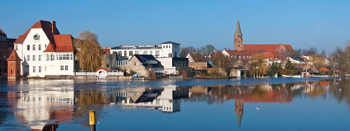 veranstaltungstechnik brandenburg - Brandenburg an der Havel to średniej wielkości miasto w regionie metropolitalnym Berlin-Brandenburgia, liczące około 70 000 mieszkańców. Ze względu na swoją ponad tysiącletnią historię, miasto nad Hawelą jest również znane jako "kolebka Mark” (Brandenburgii).