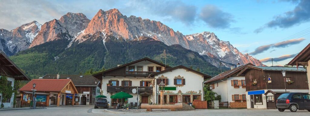 veranstaltungstechnik garmisch partenkirchen - Ob auf internationalen Fachkongressen, Tagungen, Vorstandssitzungen, Aktionärsversammlungen oder bei Firmenevents – wo Konferenzdolmetscher ihrer anspruchsvollen Arbeit nachgehen, werden meist auch Dolmetscherkabinen eingesetzt. PCS versorgt Garmisch-Partenkirchen und das südliche Bayern von ihrer Münchner Niederlassung aus mit Dolmetscherkabinen des niederländischen Qualitätherstellers Audipack. PCS bietet Dolmetscherkabinen und die damit in Verbindung stehende Simultantechnik sowohl zum Mieten als auch zum Kaufen an – wobei die Miete von Dolmetscherkabinen in Garmisch-Partenkirchen und Umgebung mit einem umfassenden Beratungs- und Dienstleistungsangebot einhergeht. Das Leistungsspektrum bei der Miete von Dolmetscherkabinen umfasst unter anderem: