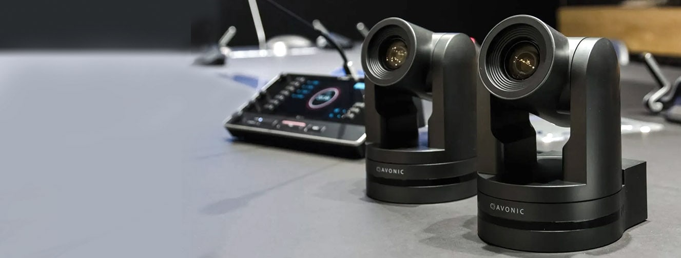 Une caméra dôme mobile, également appelée caméra PTZ, pour les conférences - ici du fabricant Avonic