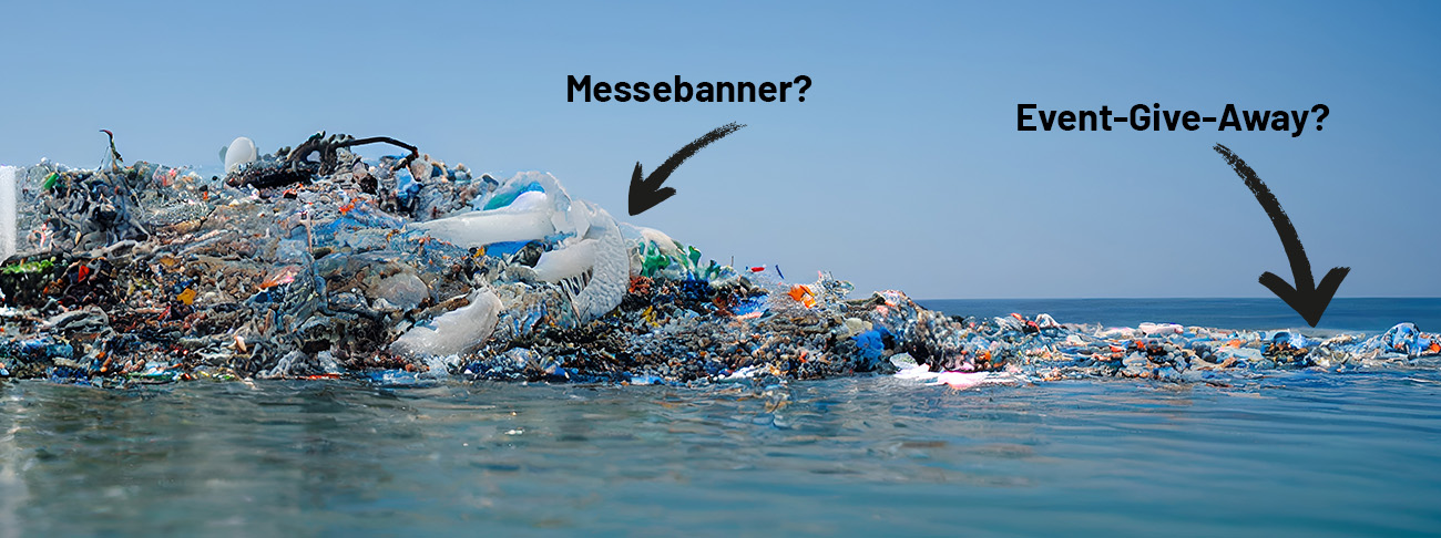 Müllverschmutzung am Strand als Symbol für die Verschwendung von Give-aways auf Events
