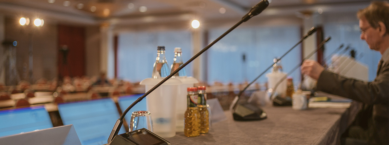 Table speaking positions at a round table for speeches