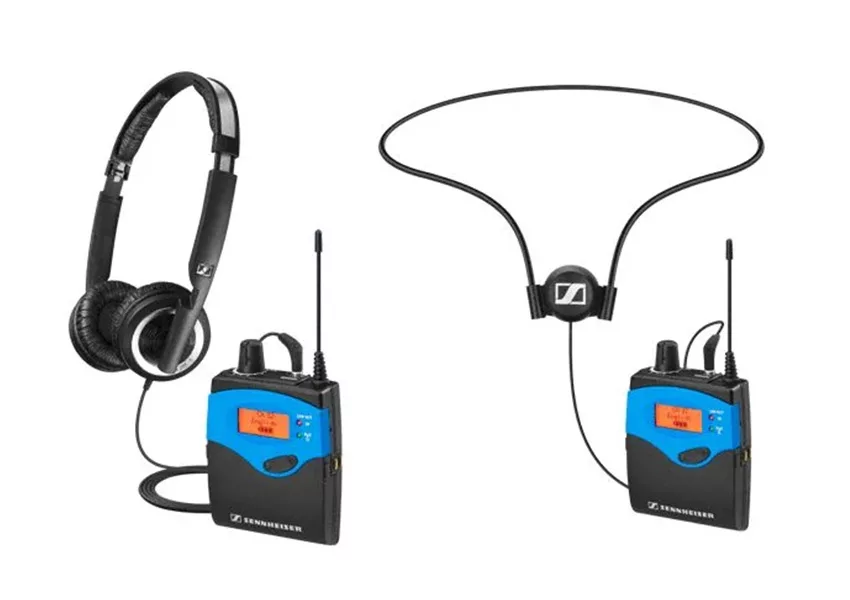 2 Sennheiser Empfänger Typ EK1039, davon einer mit regulärem Kopfhörer, der zweite mit einer Schwerhörigenschlinge für Hörgeschädigte